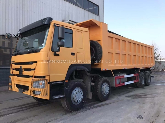 Cnhtc HOWO Sinotruk 8X4 Dump Truck/Tipper Truck/Heavy Duty Truck met 300L Tanker