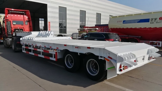 Sinotruk HOWO 3-assige 60t half lage trailer met oprit 7000-8000 mm wielbasis platbed