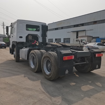 6X4 HOWO Road Man Tractor Head Truck voor Afrika 2016 Jaar Cummins Isme 420 Motor