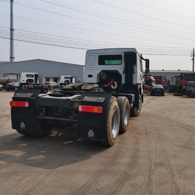 6X4 HOWO Road Man Tractor Head Truck voor Afrika 2016 Jaar Cummins Isme 420 Motor