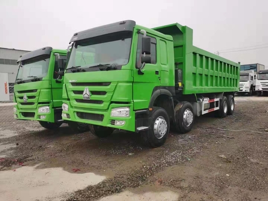 Tweedehands Sinotruk HOWO Truck Gebruikte vrachtwagens met recht rijden 20cbm Bucket Dimension