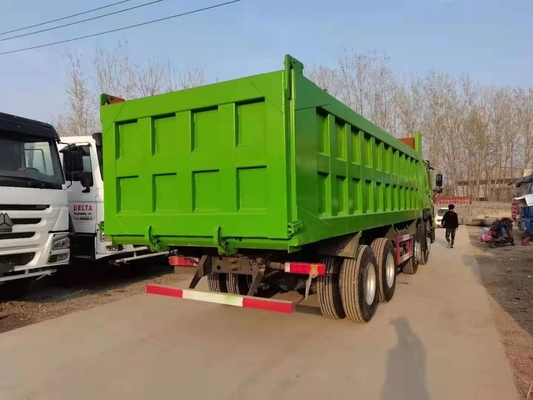 Tweedehands Sinotruk HOWO Truck Gebruikte vrachtwagens met recht rijden 20cbm Bucket Dimension