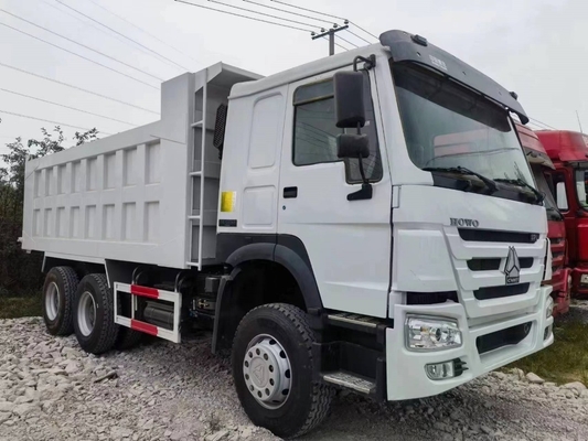 Tweedehands Sinotruk HOWO Truck Gebruikte vrachtwagens met recht rijden 20cbm Bucket Dimension