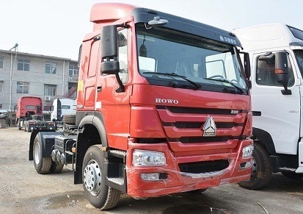 6 wielen Sinotruck HOWO 4X2 Truck Head Light met technische onderdelen ondersteuning