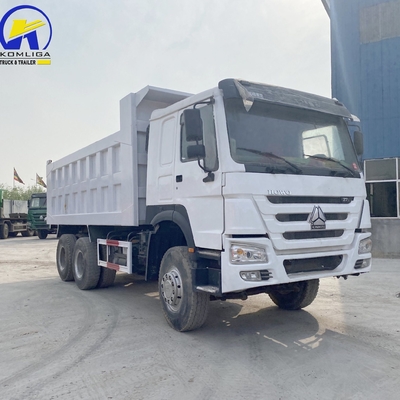 6X4 Gebruikte Sinotruk HOWO Dump Truck / Tipper 371HP 375HP met een slaapcabine en A / C