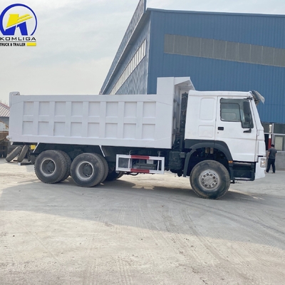 6X4 Gebruikte Sinotruk HOWO Dump Truck / Tipper 371HP 375HP met een slaapcabine en A / C