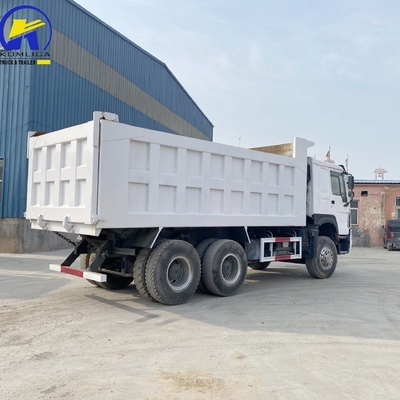 6X4 Gebruikte Sinotruk HOWO Dump Truck / Tipper 371HP 375HP met een slaapcabine en A / C