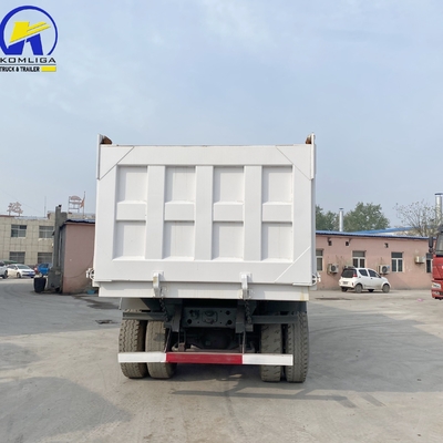 6X4 Gebruikte Sinotruk HOWO Dump Truck / Tipper 371HP 375HP met een slaapcabine en A / C