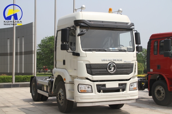 6 wielen Shacman 4X2 lichte aanhangwagen hoofd vrachtwagen voor ≤5 zitplaatsen en 400L aluminium olie tank