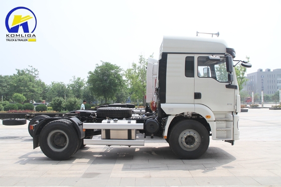 6 wielen Shacman 4X2 lichte aanhangwagen hoofd vrachtwagen voor ≤5 zitplaatsen en 400L aluminium olie tank