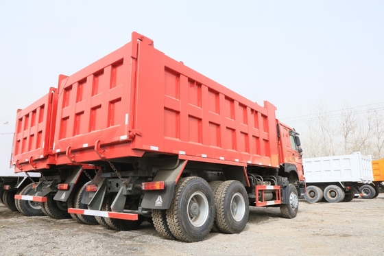 Gebruikte HOWO Dump Truck 6X4 336HP met handgeschakelde versnellingsbak in goede staat