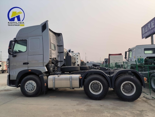 Sinotruk HOWO Truck 6X4 10 wielen Gebruikte trekker Truck met 400L aluminium olie tank