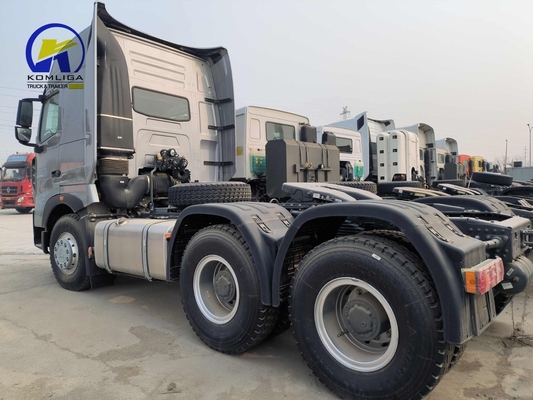 Sinotruk HOWO Truck 6X4 10 wielen Gebruikte trekker Truck met 400L aluminium olie tank