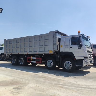 Sinitruk HOWO Heavy Duty 8X4 Tipper Truck 351-450 pk Een slaapcabine met airconditioning