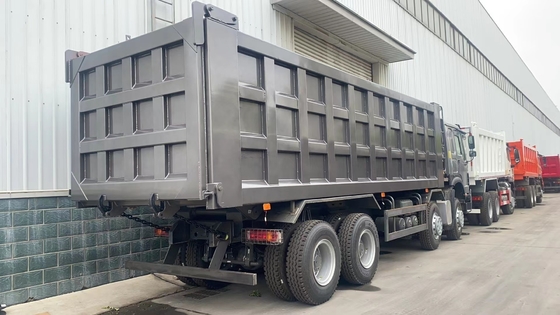 Gebruikte Sinotruk 8X4 12 Wielen 50 Tonnen HOWO Tipper Dump Truck met voorste hydraulische opheffing