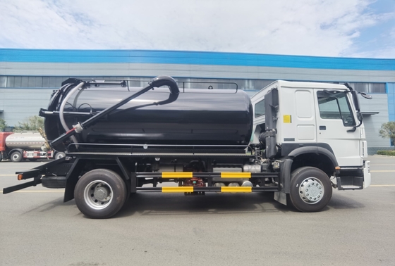 Sinotruk 4X2 Heavy Duty HOWO Septic Pump Truck met versnellingsbak Hw19710 Motormodel Wd615