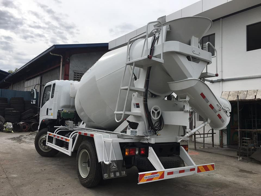 6 wielen Kleine 4x2 3 ton 5 ton Betonmixer Truck Mini met Euro 4 emissie standaard