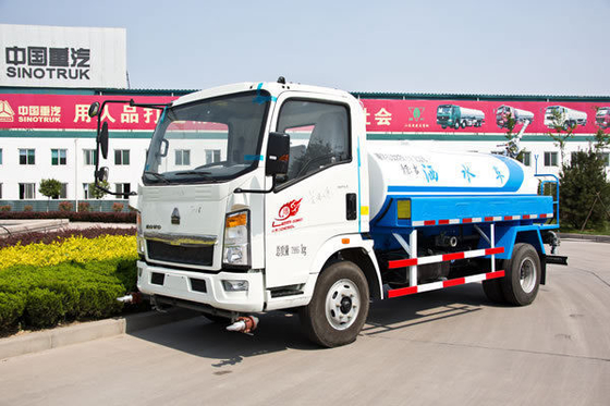 30T nuttige lading Sinotruck HOWO 4X2 Mini 2000 Gallon Water Truck met D12.42 motor
