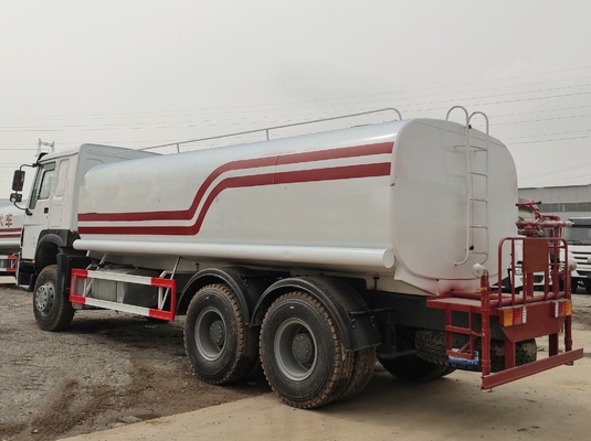 30T nuttige lading Gebruikte watertruck tank Sinotruck HOWO 6X4 10 wiel 375HP 20000 liter