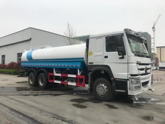 25m3 olieopslagcapaciteit Sinotruck HOWO 6X4 brandstoftankwagen met 2 brandblusapparaten