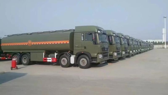 Sinotruck 12 wielen HOWO 8X4 40000 liter brandstoftankwagen met een laadvermogen van 21-30 t