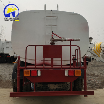 6x4 20m3 371 pk Sinotruck HOWO Water Tank Truck met achteras Hc16 en 400L brandstoftank