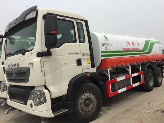 Sinotruk HOWO Water Tank Truck Cabin met één slaapplaats en twee zitplaatsen Motorvermogen&gt;8L