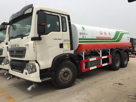 Sinotruk HOWO Water Tank Truck Cabin met één slaapplaats en twee zitplaatsen Motorvermogen&gt;8L