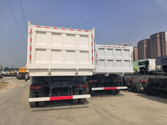 Hoofd Lifting Style HOWO 10 banden 20cbm 6X4 Dumptruck met handgeschakelde transmissie
