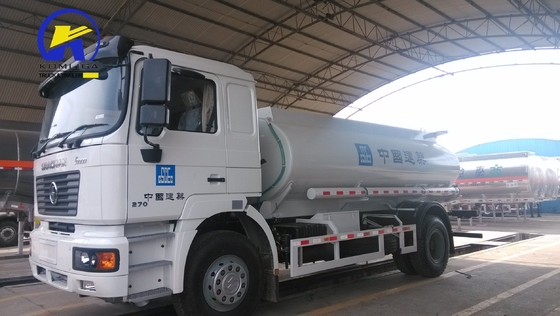 Shacman F2000 4X2 270 pk 10cbm brandstoftankwagen met hydraulische hefmachine