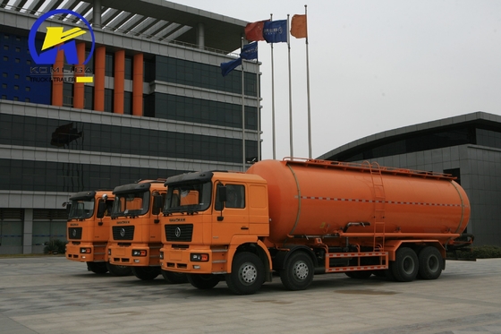 5600X2300X1500 20cbm Een slaapwagen met A/C Shacman 8X4 12wheel Oil Tank Truck