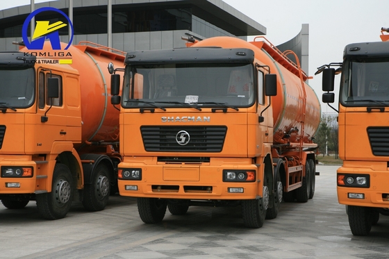 5600X2300X1500 20cbm Een slaapwagen met A/C Shacman 8X4 12wheel Oil Tank Truck