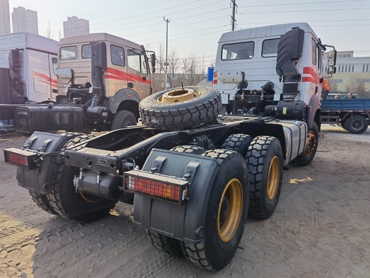 Tanker met brandstof van aluminiumlegering van 400L 6X4 Beiben-tractor Truckhead met motorcapaciteit&gt; 8L