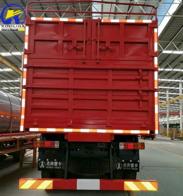 Beiben Benz 8X8 12wheel Van Style Box Cargo Truck 20cbm Bucket Dimensie 5600X2300X1500