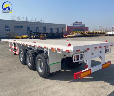 3 Assen 4 Assen 40FT 48FT platgelegen half-aanhanger met banden en een gewicht van ongeveer 6,2 ton.