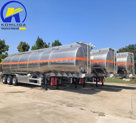 3 As Sinotruk 45000 liter Feul Tank Semi-trailer voor lichte efficiëntie en prestaties