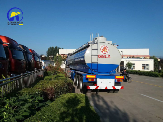 Op maat gemaakte aanvraag Wit en blauw brandstoftank Semi-trailer met loopvlak van 1820 mm