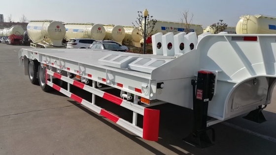 2-5 Assen Sinotruk Halve aanhangwagen met laagbed met landingsgestel 30-100t Capaciteit 12 banden