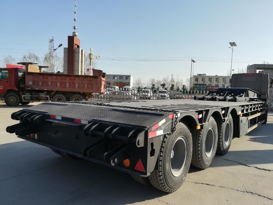 Ganshals Zwaar werk 3 assen 50 ton 60 ton Containertractor laagbed aanhangwagen met materialen