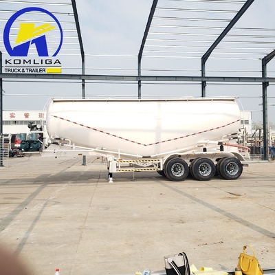 Boxtractor-half-aanhanger met technische onderdelen en standaard veiligheidsbeveiliging