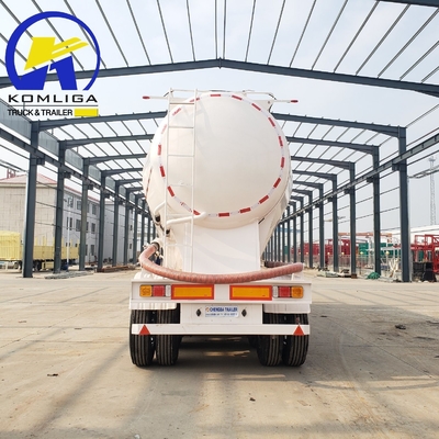 Boxtractor-half-aanhanger met technische onderdelen en standaard veiligheidsbeveiliging